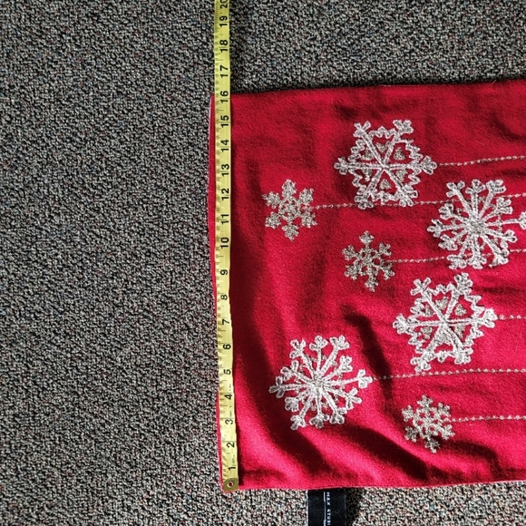 Christmas Table Runner - Picture 5 of 10